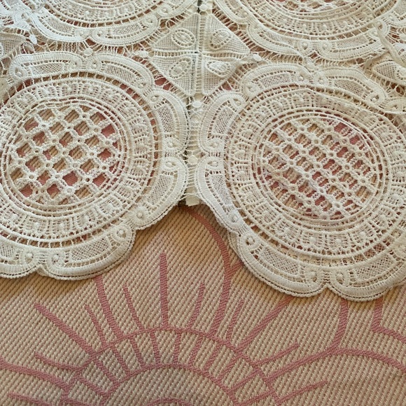 Vero Constame Lace zippered top - Picture 3 of 8